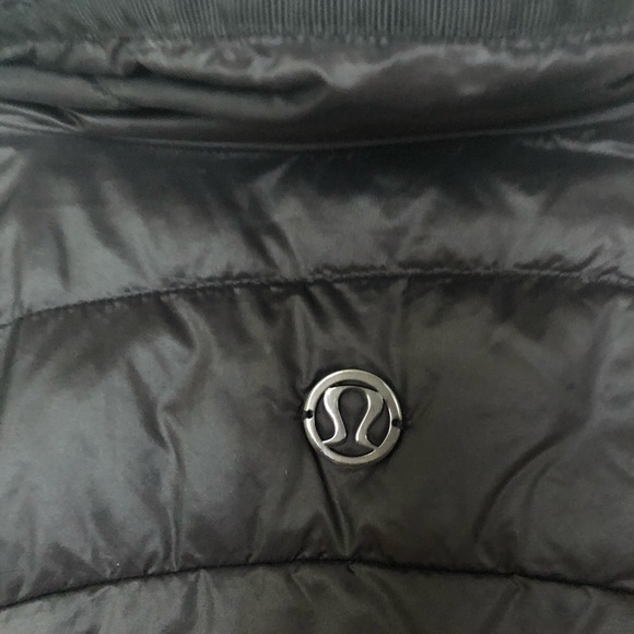 Lululemon puffer jacket with beautiful details - Picture 3 of 10